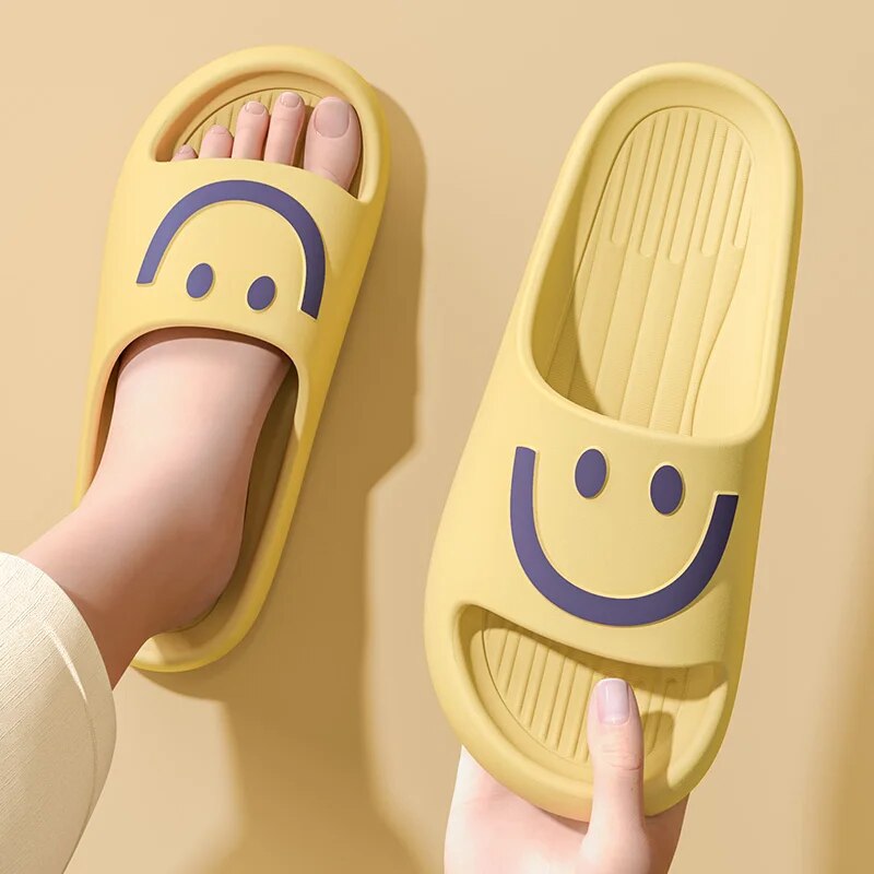 Тапочки-облака со смайликом дл – обзор и цена Mule Slip On