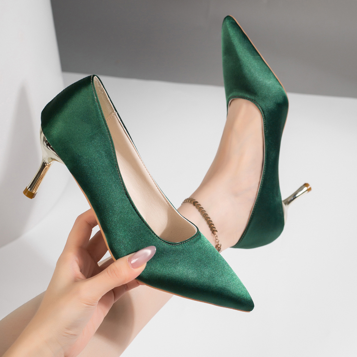 Женские зеленые атласные туфли – обзор и цена Court Heel Pointed